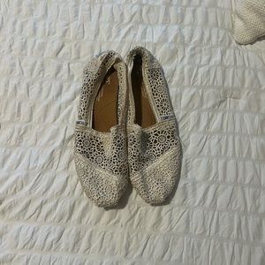 White lace Toms size 8